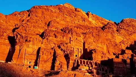 Stunning Sunset Over Ancient Rock Carvings in Scenic Canyon Vídeos de archivo 328629925