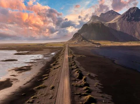 Stunning sunset over the dramatic peaks of Vestrahorn mountain and black sand 스톡 사진