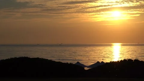 Stunning Sunset Over Tranquil Waters: A Scenic View of a Relaxing Evening by Vidéo 346740436