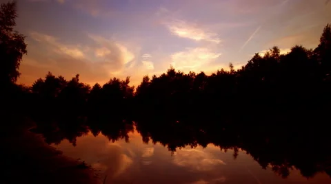 Stunning sunset perfectly mirrored by the foreground lake Video stock 57675013