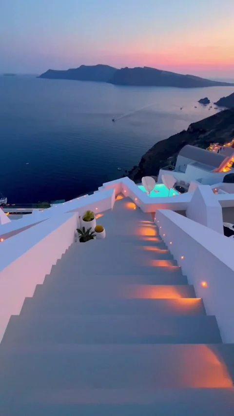 Stunning sunset view from steps in Santorini over the sea and volcano. Vídeos de archivo 335079645