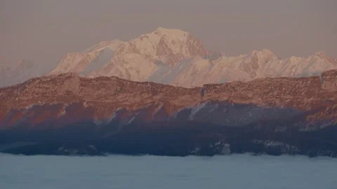 Stunning timelapse from Mont Blanc, capturing a dynamic dance of a sea Vidéo 293920964