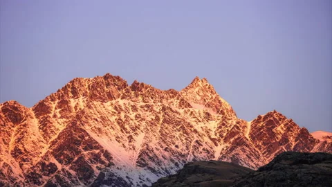 Stunning timelapse of sunset on Remarkable mountains 库存影片 137990498