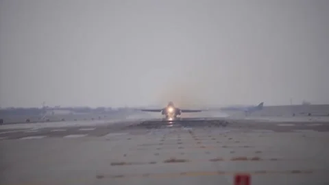 Stunning Video of B-1 Lancer in Action. Takeoff and Landing 033 Video stock 166440254