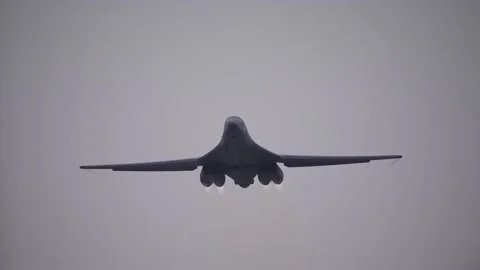 Stunning Video of B-1 Lancer in Action. Takeoff and Landing 034 Video stock 166440269