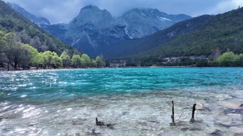 Stunning view of blue moon valley lake with jade dragon snow mountain in the Vídeos de archivo 334163875