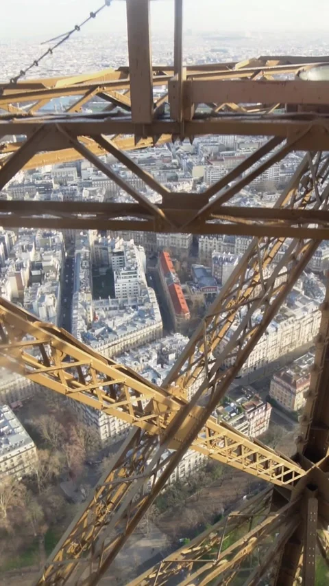 Stunning view during descent in the Eiffel Tower elevator, featuring Parisian Stockbeeldmateriaal 330616098