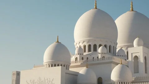Stunning view of iconic Sheikh Zayed Mosque in Abu Dhabi. Stock Footage 286998865