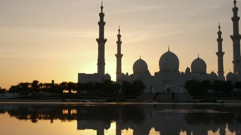 Stunning view of iconic Sheikh Zayed Mosque in Abu Dhabi. Stock Footage 287451065