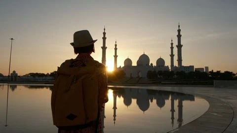 Stunning view of iconic Sheikh Zayed Mosque in Abu Dhabi. Stock Footage 287653017