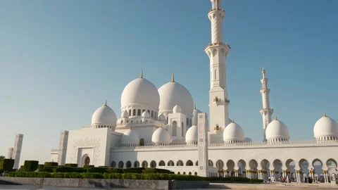 Stunning view of iconic Sheikh Zayed Mosque in Abu Dhabi. Stock Footage 305078502