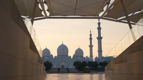 Stunning view of iconic Sheikh Zayed Mosque in Abu Dhabi. Stock Footage 305083372
