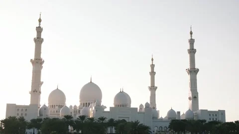 Stunning view of iconic Sheikh Zayed Mosque in Abu Dhabi. Stock Footage 306410385