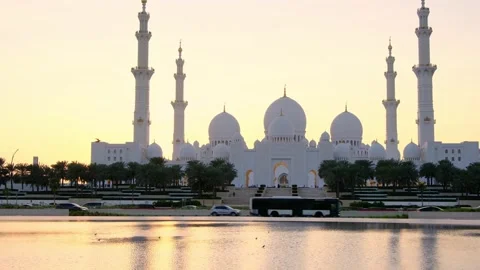 Stunning view of iconic Sheikh Zayed Mosque in Abu Dhabi. Stock Footage 306411616