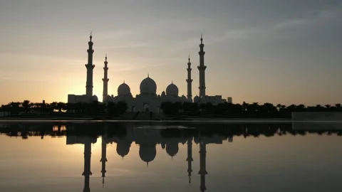 Stunning view of iconic Sheikh Zayed Mosque in Abu Dhabi. Stock Footage 311897973
