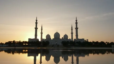 Stunning view of iconic Sheikh Zayed Mosque in Abu Dhabi. Stock Footage 311991076