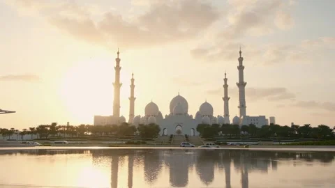 Stunning view of iconic Sheikh Zayed Mosque in Abu Dhabi. Stock Footage 312570525
