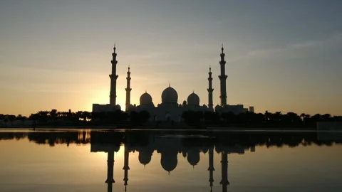 Stunning view of iconic Sheikh Zayed Mosque in Abu Dhabi. Stock Footage 312814686
