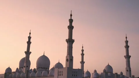 Stunning view of iconic Sheikh Zayed Mosque in Abu Dhabi. Stock Footage 312814754