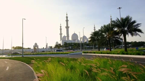 Stunning view of iconic Sheikh Zayed Mosque in Abu Dhabi. Stock Footage 313348163