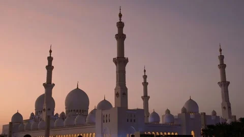 Stunning view of iconic Sheikh Zayed Mosque in Abu Dhabi. Stock Footage 313348177