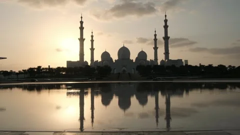 Stunning view of iconic Sheikh Zayed Mosque in Abu Dhabi. Stock Footage 316476151