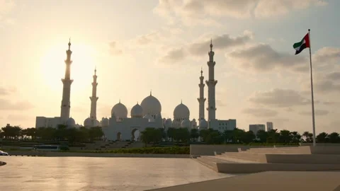 Stunning view of iconic Sheikh Zayed Mosque in Abu Dhabi. Stock Footage 317313685