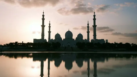 Stunning view of iconic Sheikh Zayed Mosque in Abu Dhabi. Stock Footage 319029992