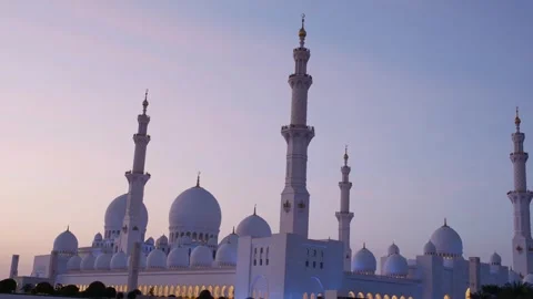 Stunning view of iconic Sheikh Zayed Mosque in Abu Dhabi. Stock Footage 320293985