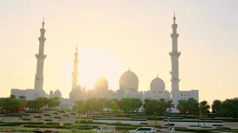 Stunning view of iconic Sheikh Zayed Mosque in Abu Dhabi. Stock Footage 325453589