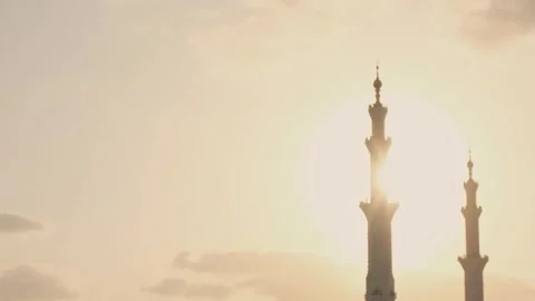 Stunning view of iconic Sheikh Zayed Mosque in Abu Dhabi. Stock Footage 325453601