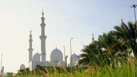 Stunning view of iconic Sheikh Zayed Mosque in Abu Dhabi. Stock Footage 327860635