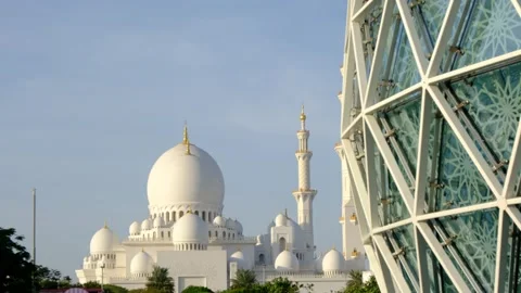 Stunning view of iconic Sheikh Zayed Mosque in Abu Dhabi. Stock Footage 328651897