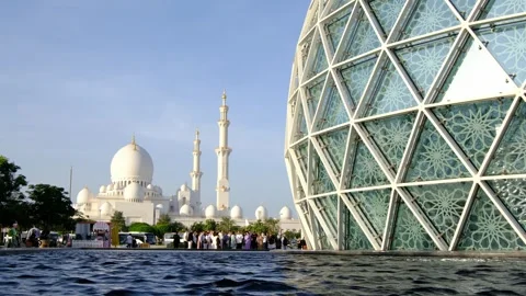 Stunning view of iconic Sheikh Zayed Mosque in Abu Dhabi. Stock Footage 328849388