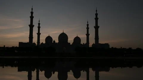 Stunning view of iconic Sheikh Zayed Mosque in Abu Dhabi. Stock Footage 329998718