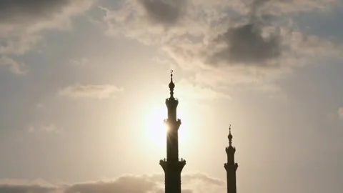 Stunning view of iconic Sheikh Zayed Mosque in Abu Dhabi. Stock Footage 330479582