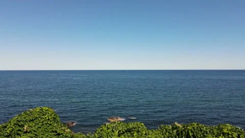 Stunning view of ocean from coast Vidéo 139924064