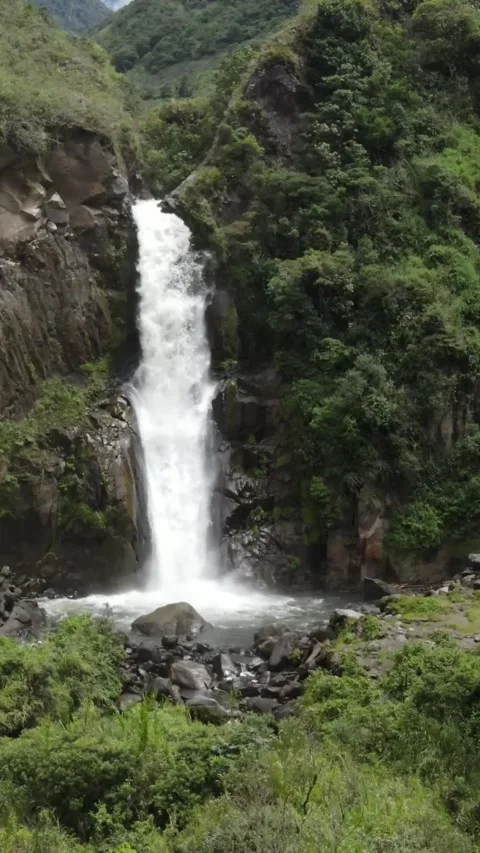 Stunning waterfall cascades down lush green hills. Stock-Footage 336316202