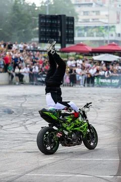 Stunt driver do acrobatics with their motorbike Foto stock
