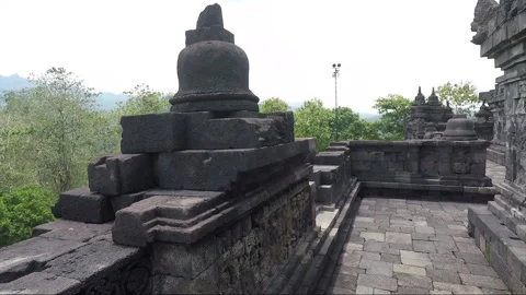 Stupa and Bas Relief on the wall, Borobudur Temple Terrace, Java, Indonesia Vídeo Stock 308740020