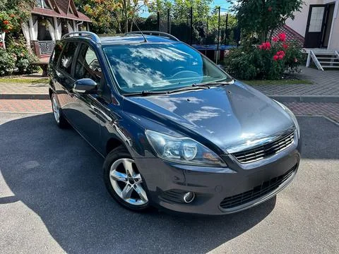 This stylish and elegant gray minivan provides abundant space and exceptional Stock Photos