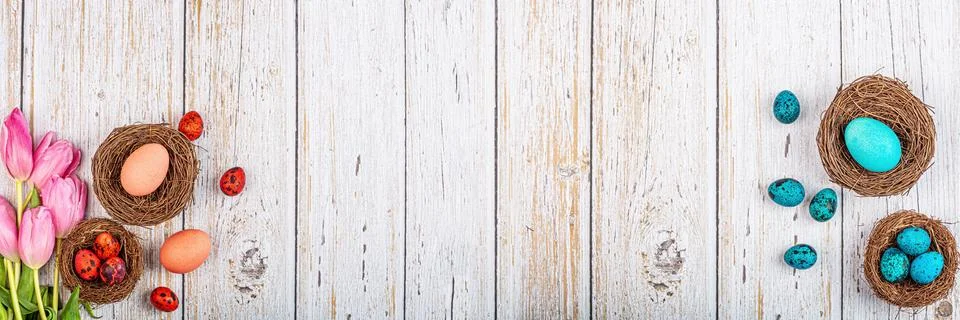 Stylish background with easter eggs with copy space for text on white wooden  Foto stock