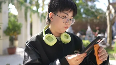 A stylish cafe that is a hot topic on SNS in Shanghai, China. Many people are Vídeo Stock 300934126