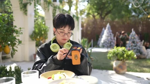 A stylish cafe that is a hot topic on SNS in Shanghai, China. Many people are Vidéo 300934682