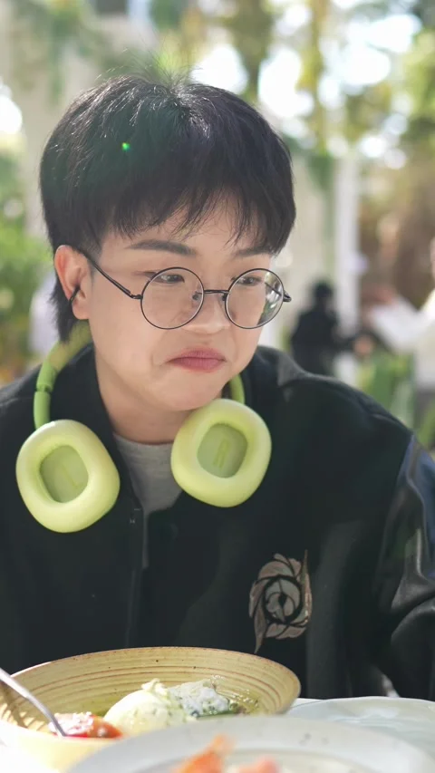 A stylish cafe that is a hot topic on SNS in Shanghai, China. Many people are 動画素材 302430346