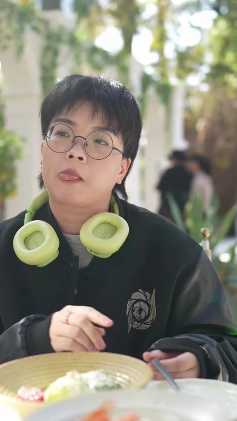 A stylish cafe that is a hot topic on SNS in Shanghai, China. Many people are Vidéo 302430457
