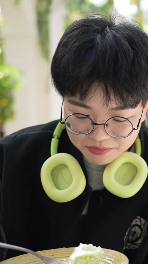 A stylish cafe that is a hot topic on SNS in Shanghai, China. Many people are Stock-Footage 302431950