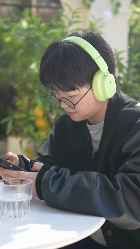 Stylish cafe that is hot topic on SNS in Shanghai, China. Many people are taking Stock-Footage 302537455