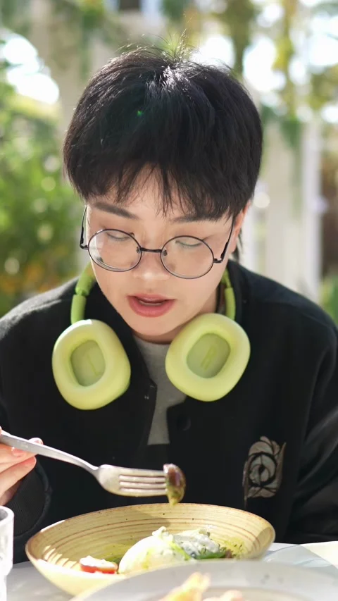 A stylish cafe that is a hot topic on SNS in Shanghai, China. Many people are 動画素材 302579833