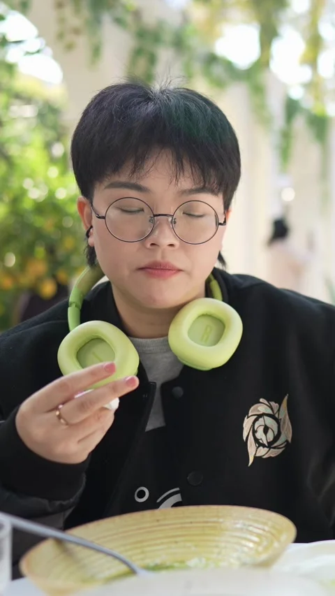 A stylish cafe that is a hot topic on SNS in Shanghai, China. Many people are Видео 302584828